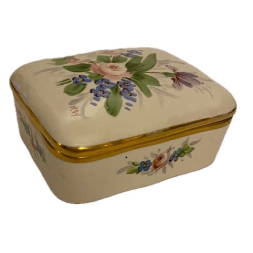CARLIN COMFORTS VINTAGE PORCELAIN TRINKET BOX